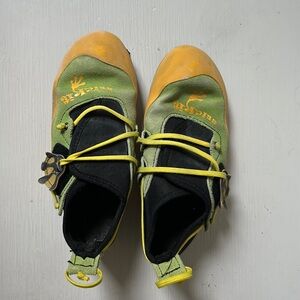 La Sportiva kid climbing shoe